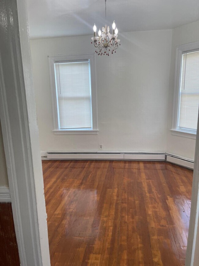 Building Photo - 95 Ring St