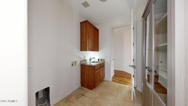 Building Photo - 10260 E White Feather Ln
