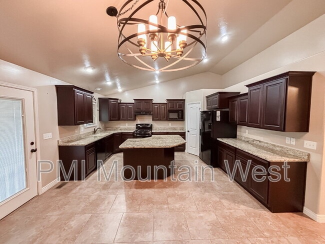 Building Photo - 2241 W 2475 N