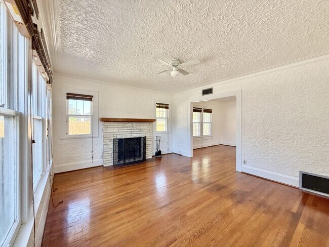 Building Photo - 1013 23rd St W