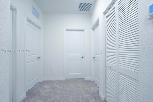 Building Photo - 3024 Green Palm Ct