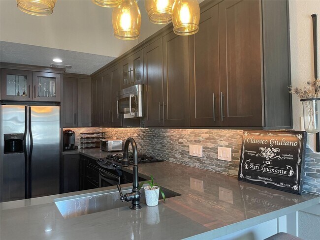 Building Photo - 9602 Top Gallant Ct