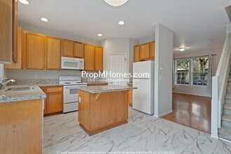 Building Photo - Three Bedroom Home in Aloha w/ Forest Like Surrounding!