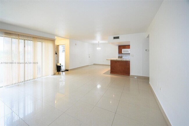 Building Photo - 9300 SW 77th Ave