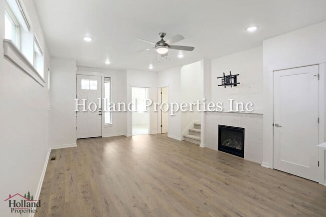 Building Photo - 8162 SE Reddington St