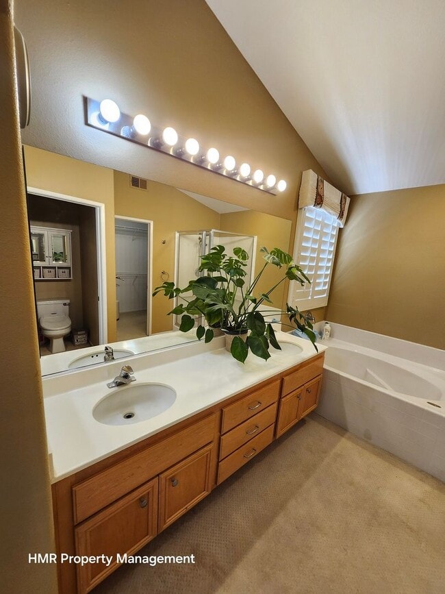 Building Photo - Beautiful two-story in Hunter's Ridge