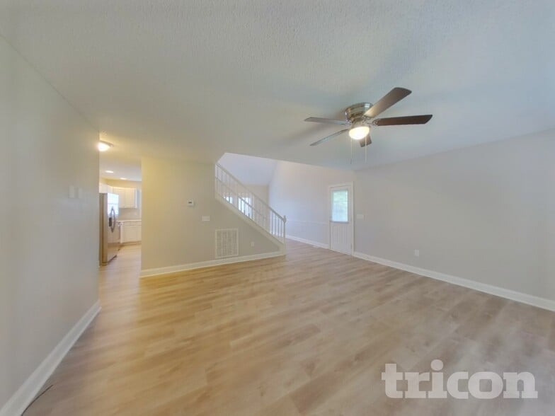 Building Photo - 423 Riverwalk Dr NW