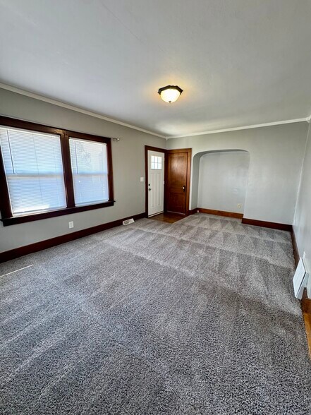 Building Photo - 416 E 29th Pl