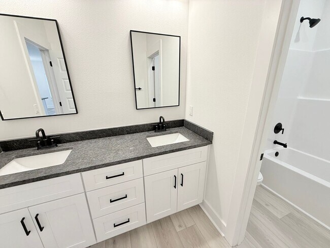 Building Photo - Modern 3-Bedroom Home