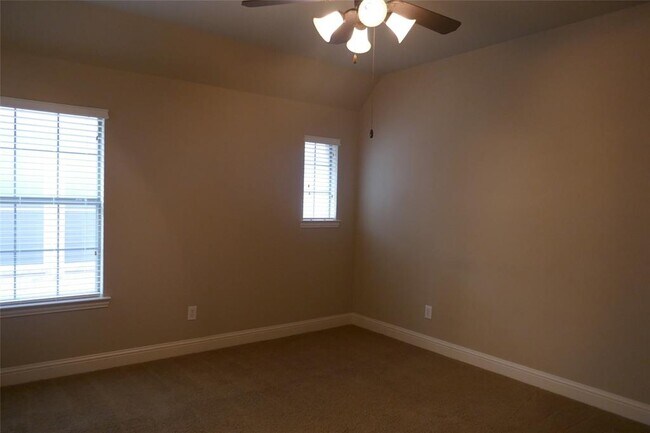 Building Photo - 2537 Windsor Castle Way