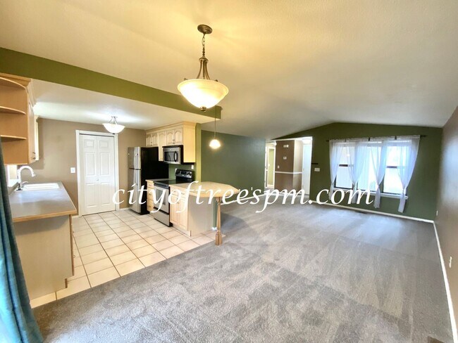 Building Photo - 3 br, 2 bath House - 1233 E Carter St
