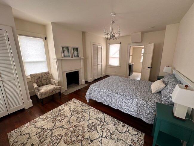 Building Photo - Historic Downtown Wilmington Furnished 3 B...