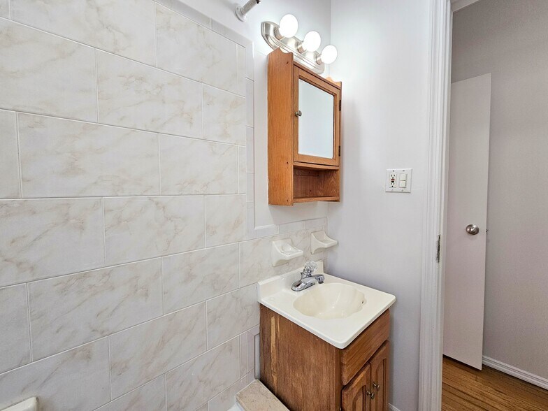 Building Photo - 610 W 150th St