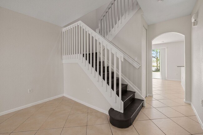 Building Photo - 8401 SW 25th Ct