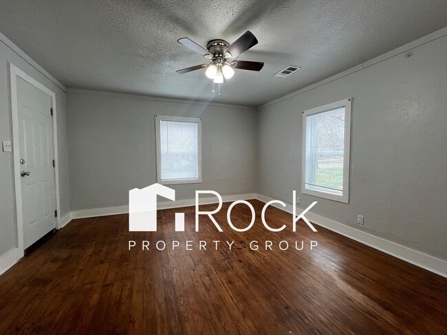 Building Photo - Updated Cozy 2 Bed 1 Bath Home in Guthrie Available Now ~MOVE IN SPECIAL~