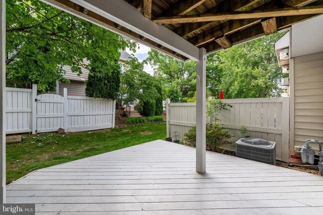 Building Photo - 12081 Edgemere Cir