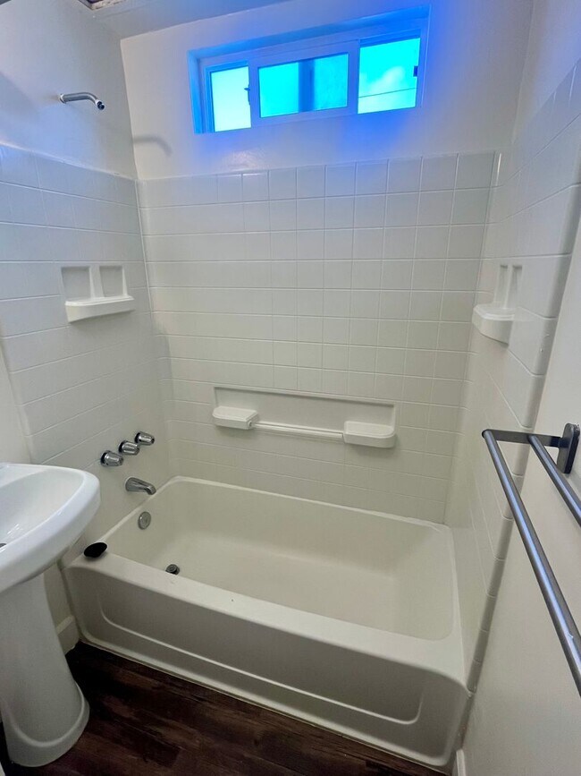 Building Photo - Two Bedroom Apartment at Moonlight Beach