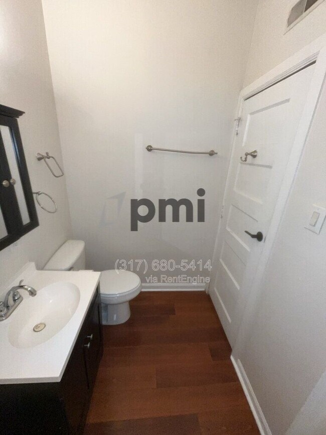 Building Photo - 402 N Delaware St