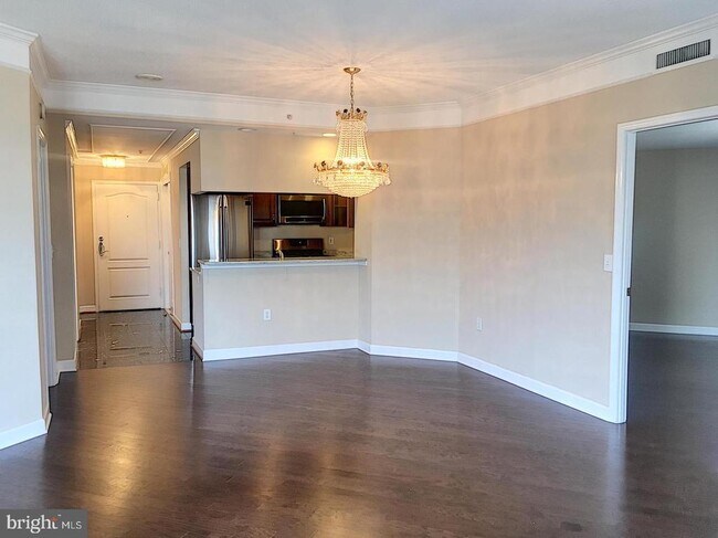 Building Photo - 901 N Monroe St