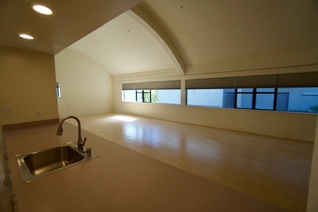 Building Photo - 80 Vine St