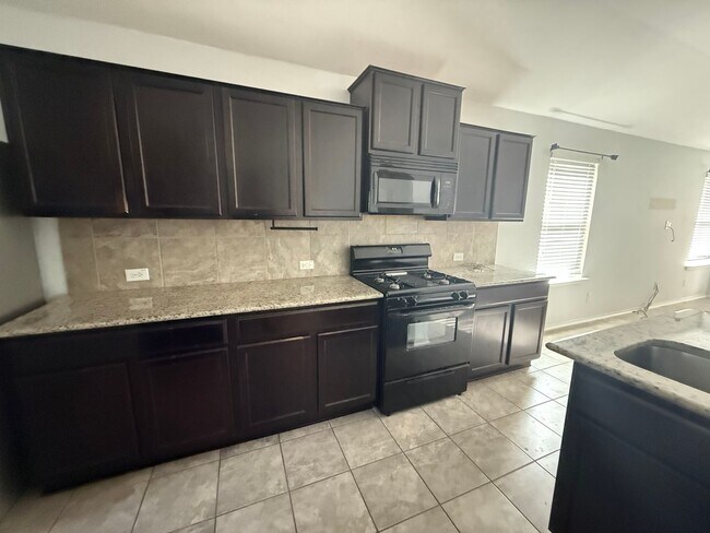 Building Photo - 10550 Rhyder Ridge