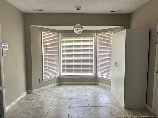 Building Photo - 6036 Lakeway Dr