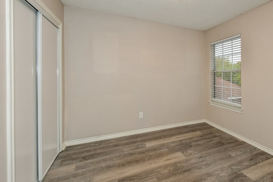 Building Photo - 208 Chamblin Dr