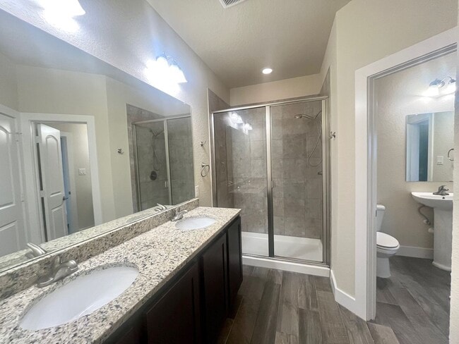 Building Photo - Fabulous Townhome Located minutes to Gruene and Downtown New Braunfels!