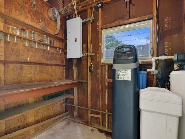 Building Photo - 7502 Pacific Ave