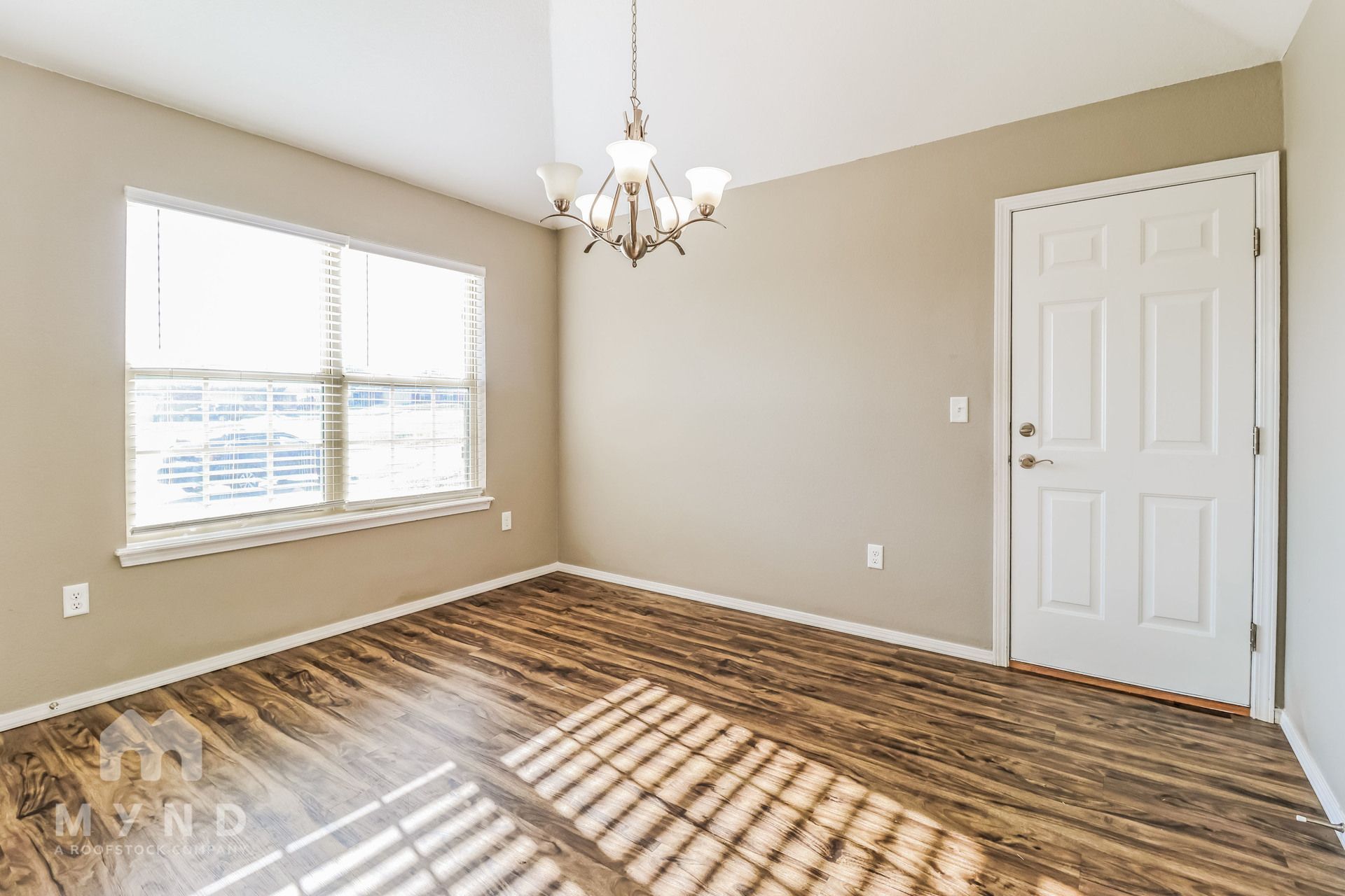 Building Photo - 2112 Cedar Cir