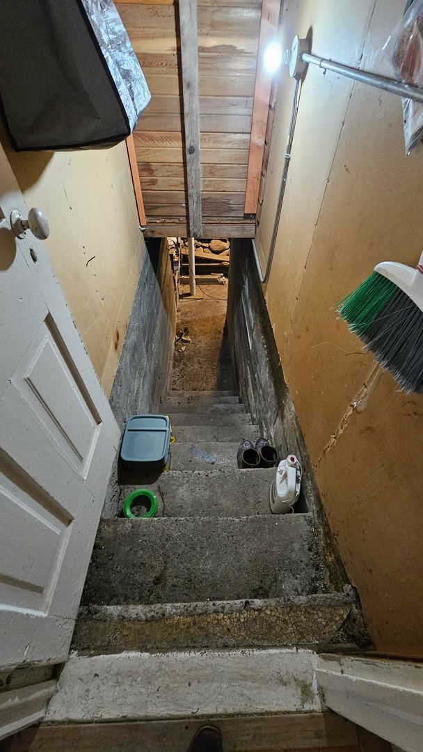 Building Photo - Farm House in Arlee