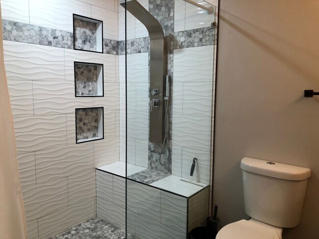 Building Photo - A GREAT REMODELED LIKE NEW HOME ON THE GOLF COURSE IN LEISURE WORLD 45+ Active Adult Resort Commu...