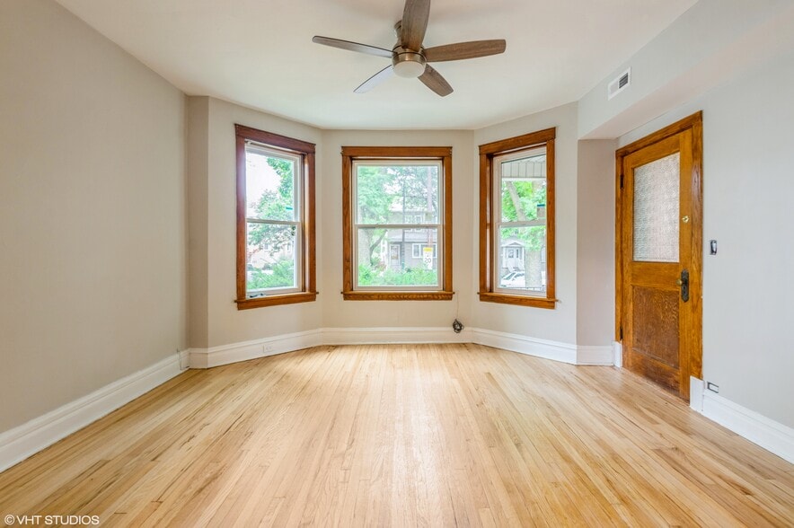 Living Room Unit #1 - 5138 W Montrose Ave