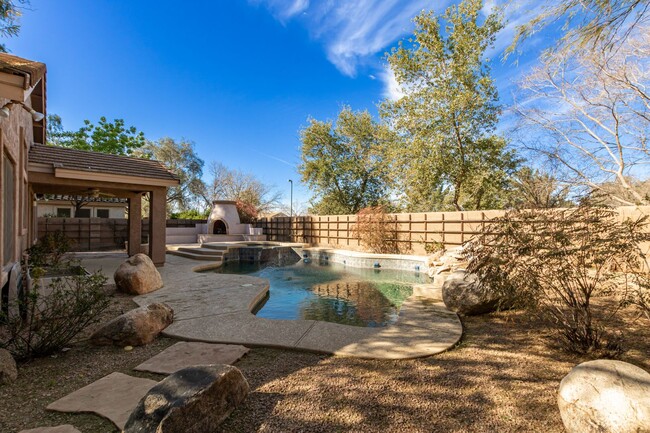 Building Photo - Single story home with Pool, Jacuzzi, 3 be...