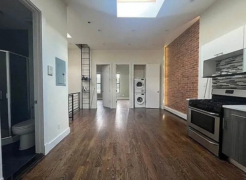 Primary Photo - 165 Covert St