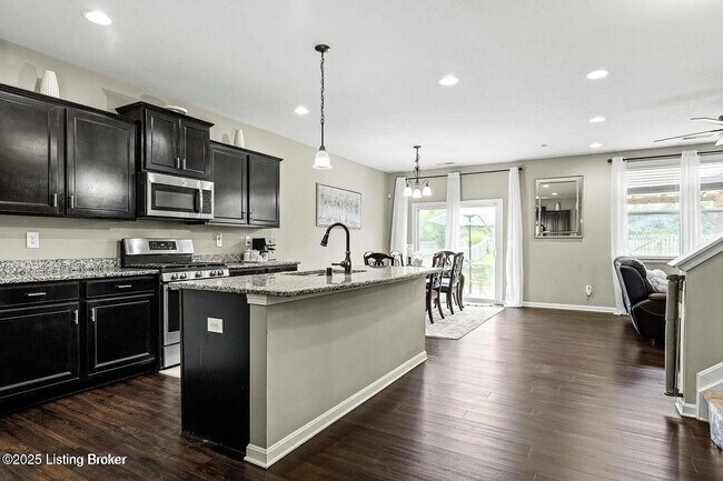 Building Photo - 6918 Beckingham Blvd