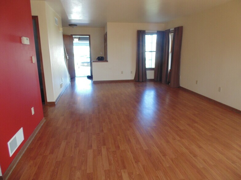 Living Room - 977 Zachary Ct