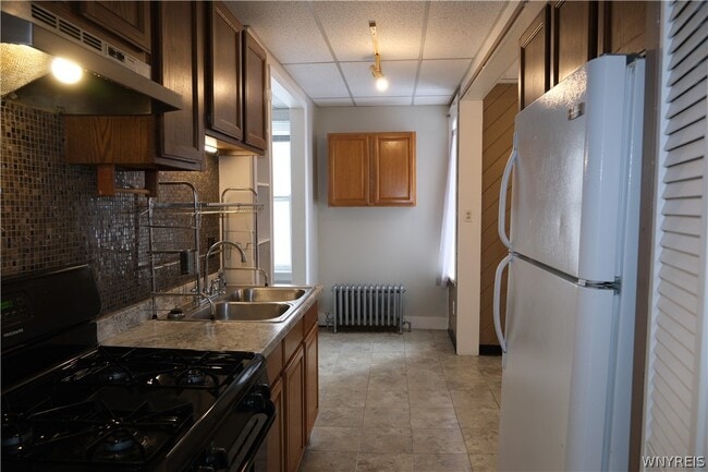 Building Photo - 96 Fargo Ave