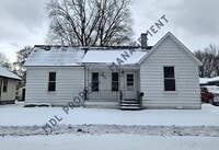 Building Photo - 2 Bedroom Spacious House