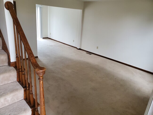 Building Photo - 2790 Mt Holyoke Rd