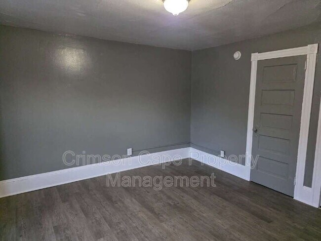 Building Photo - 39 Hutson St