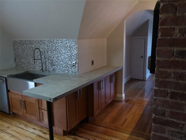 Building Photo - 283 Norwood Ave