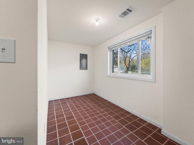 Building Photo - 10100 Le Fevre Dr