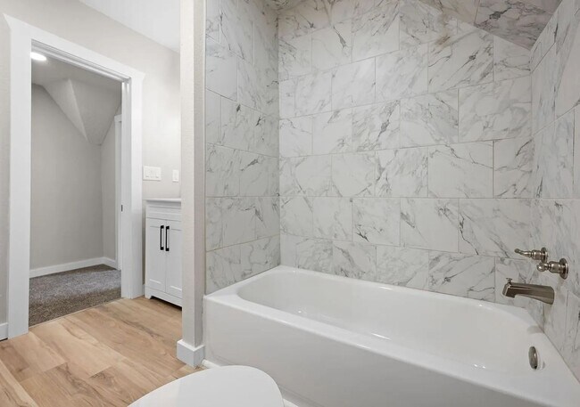 Building Photo - Perfect Family Home in Bolivar