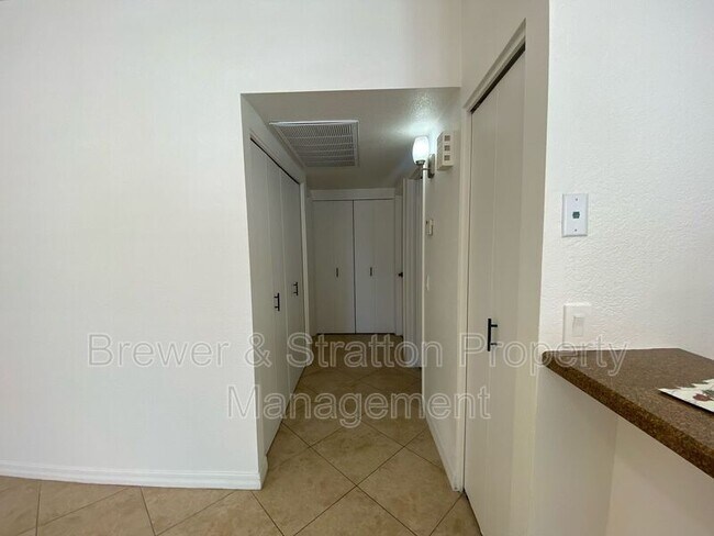 Building Photo - 11666 N 28th Dr