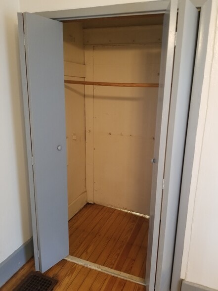 Building Photo - 3401 Hamilton Pl