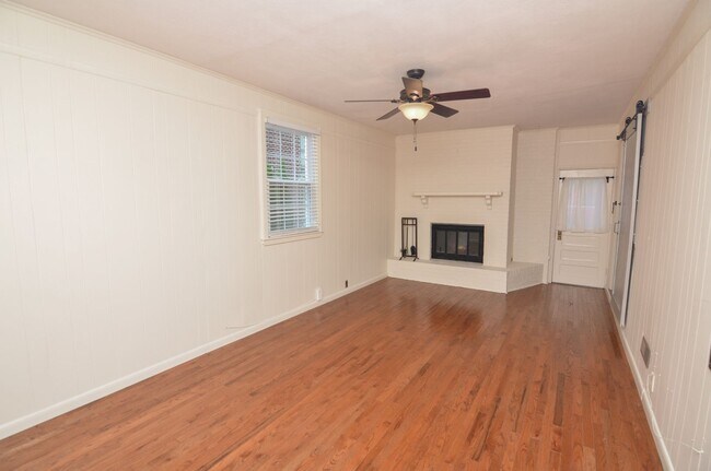 Building Photo - 815 Neartop Dr