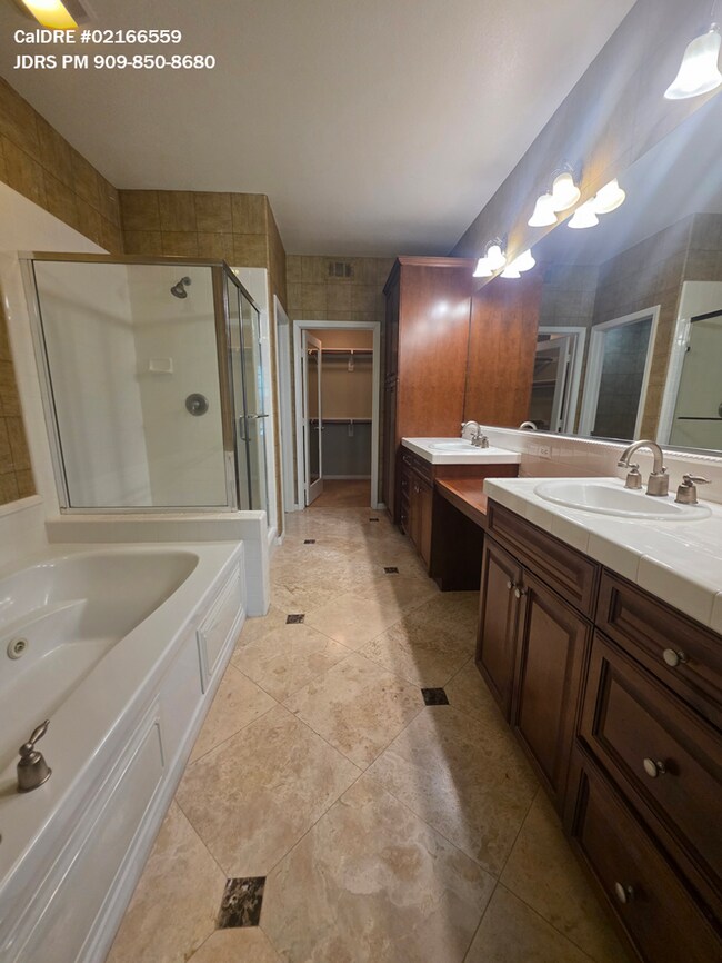 Building Photo - Irvine 4 Bedroom Home