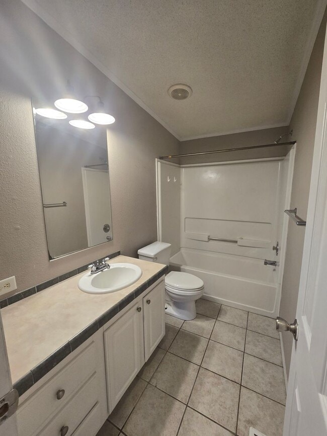 Building Photo - NEW LISTING!!!!!