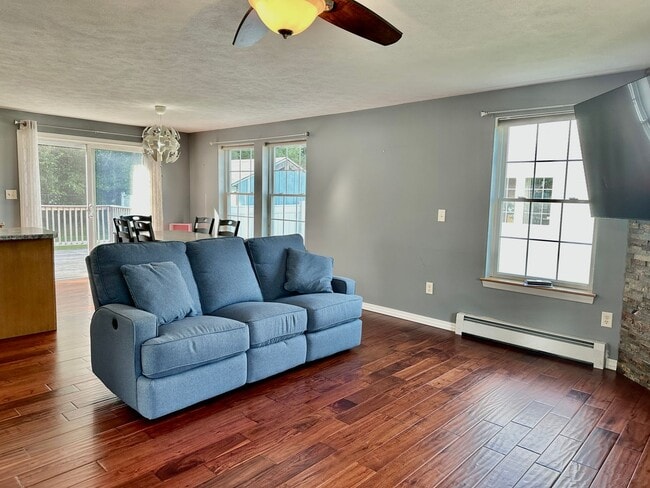 Building Photo - Like New 3BR Colonial For Rent